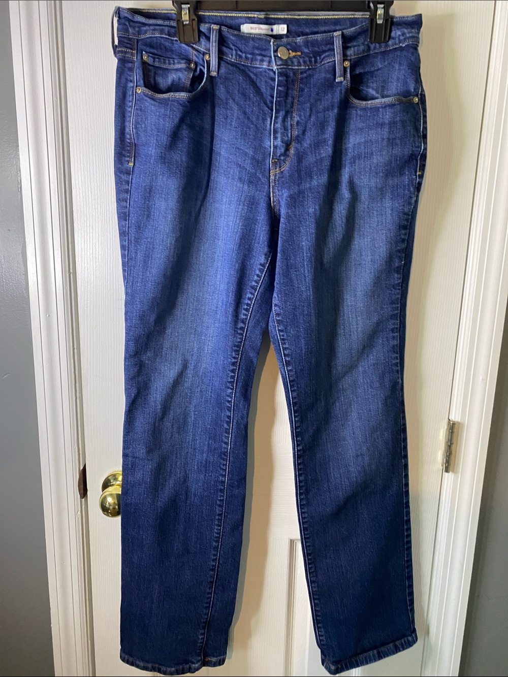 Levi’s 505 Classic Straight-Leg Women’s Jeans in Dark Blue Size 12.